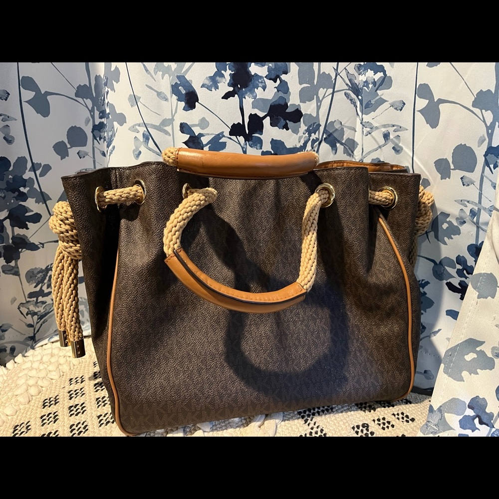 Michael kors purse brand new